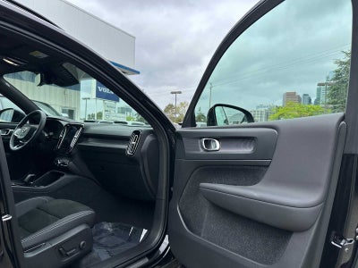 2023 Volvo XC40 Plus Dark Theme