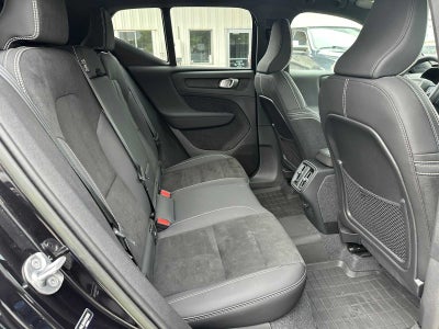 2023 Volvo XC40 Plus Dark Theme
