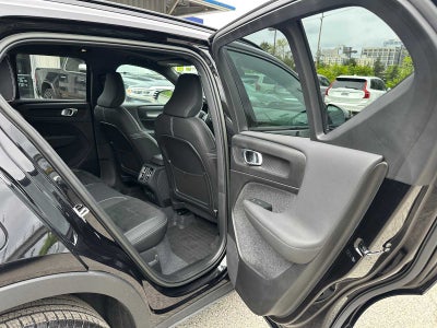 2023 Volvo XC40 Plus Dark Theme