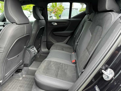 2023 Volvo XC40 Plus Dark Theme