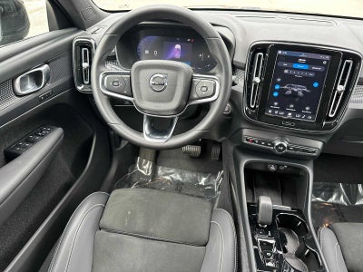 2023 Volvo XC40 Plus Dark Theme