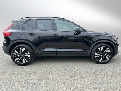 2023 Volvo XC40 Plus Dark Theme