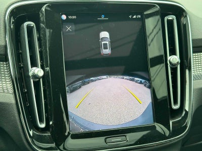 2023 Volvo XC40 Plus Dark Theme