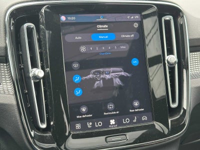 2023 Volvo XC40 Plus Dark Theme