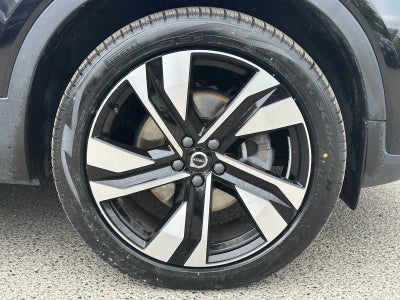 2023 Volvo XC40 Plus Dark Theme