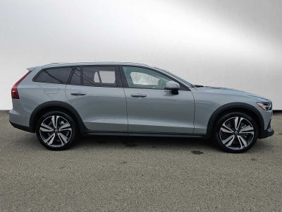 2025 Volvo V60 Cross Country Plus