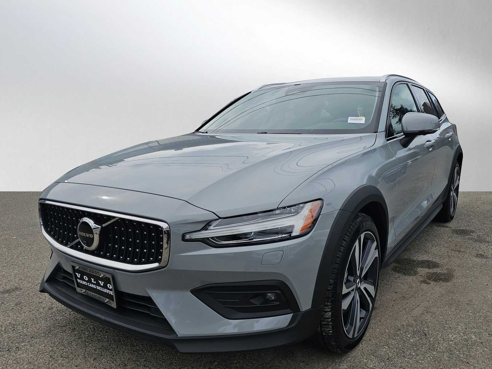 2025 Volvo V60 Cross Country Plus