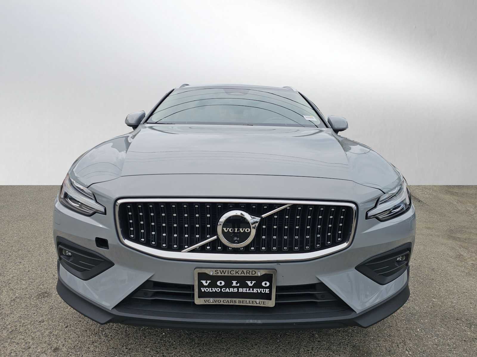 2025 Volvo V60 Cross Country Plus