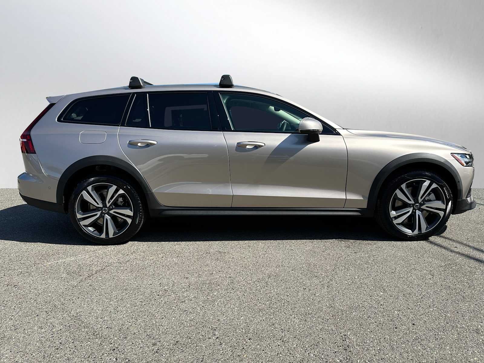 2026 Volvo V60 Cross Country Plus