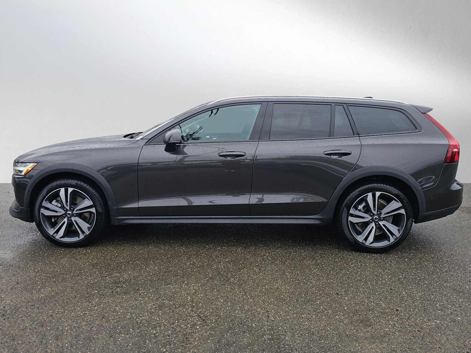 2025 Volvo V60 Cross Country Plus