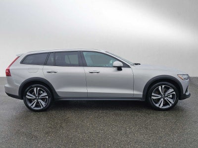 2025 Volvo V60 Cross Country Plus