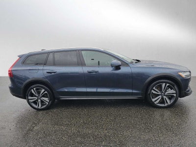 2025 Volvo V60 Cross Country Plus