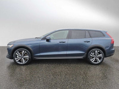 2025 Volvo V60 Cross Country Plus