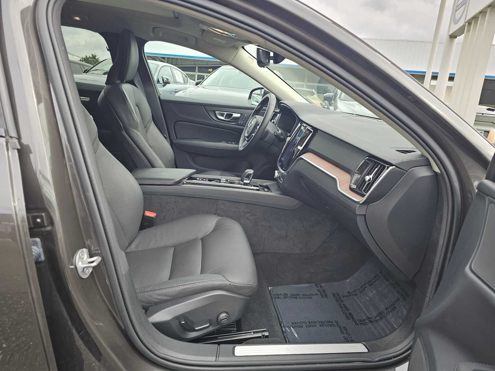 2025 Volvo V60 Cross Country Plus