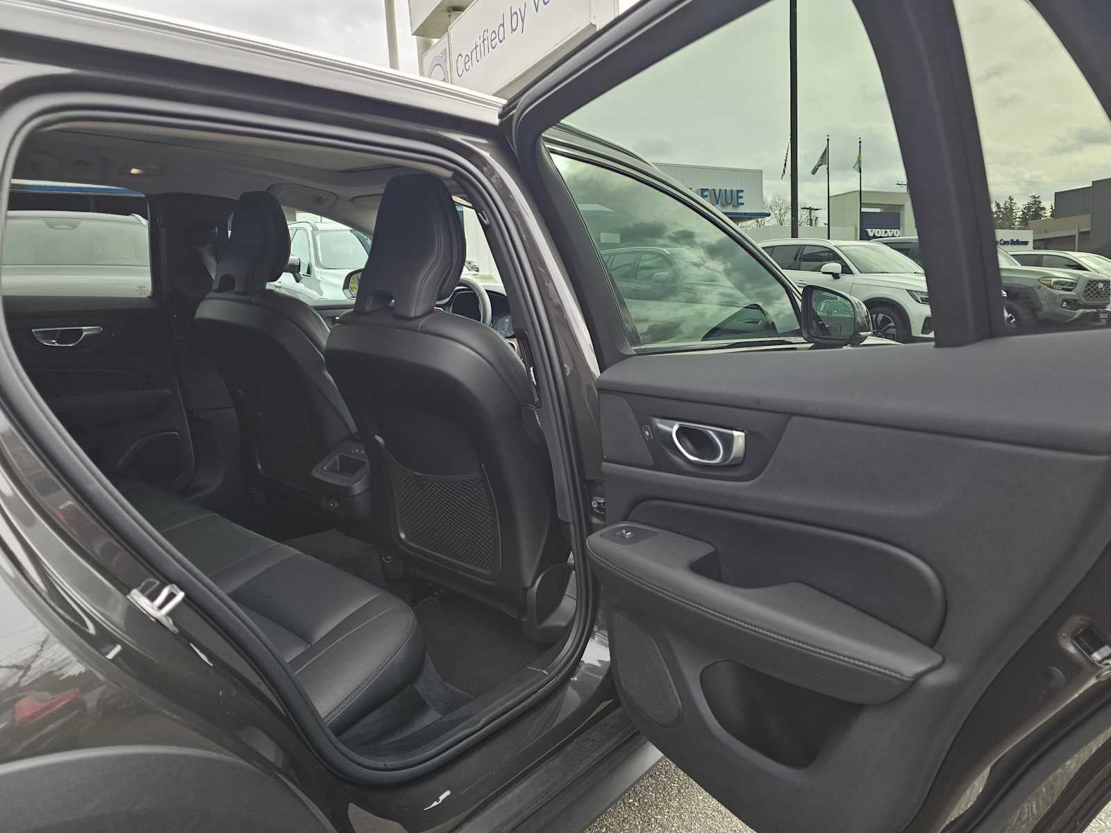 2025 Volvo V60 Cross Country Plus