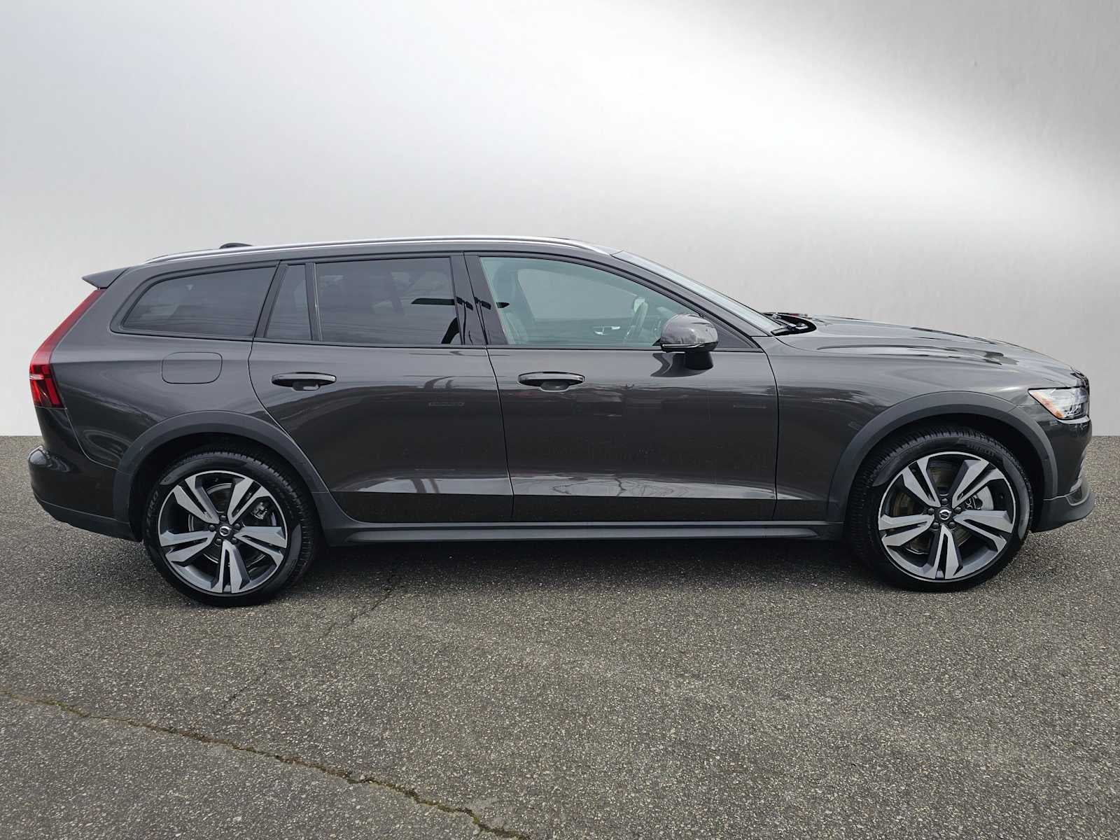 2025 Volvo V60 Cross Country Plus
