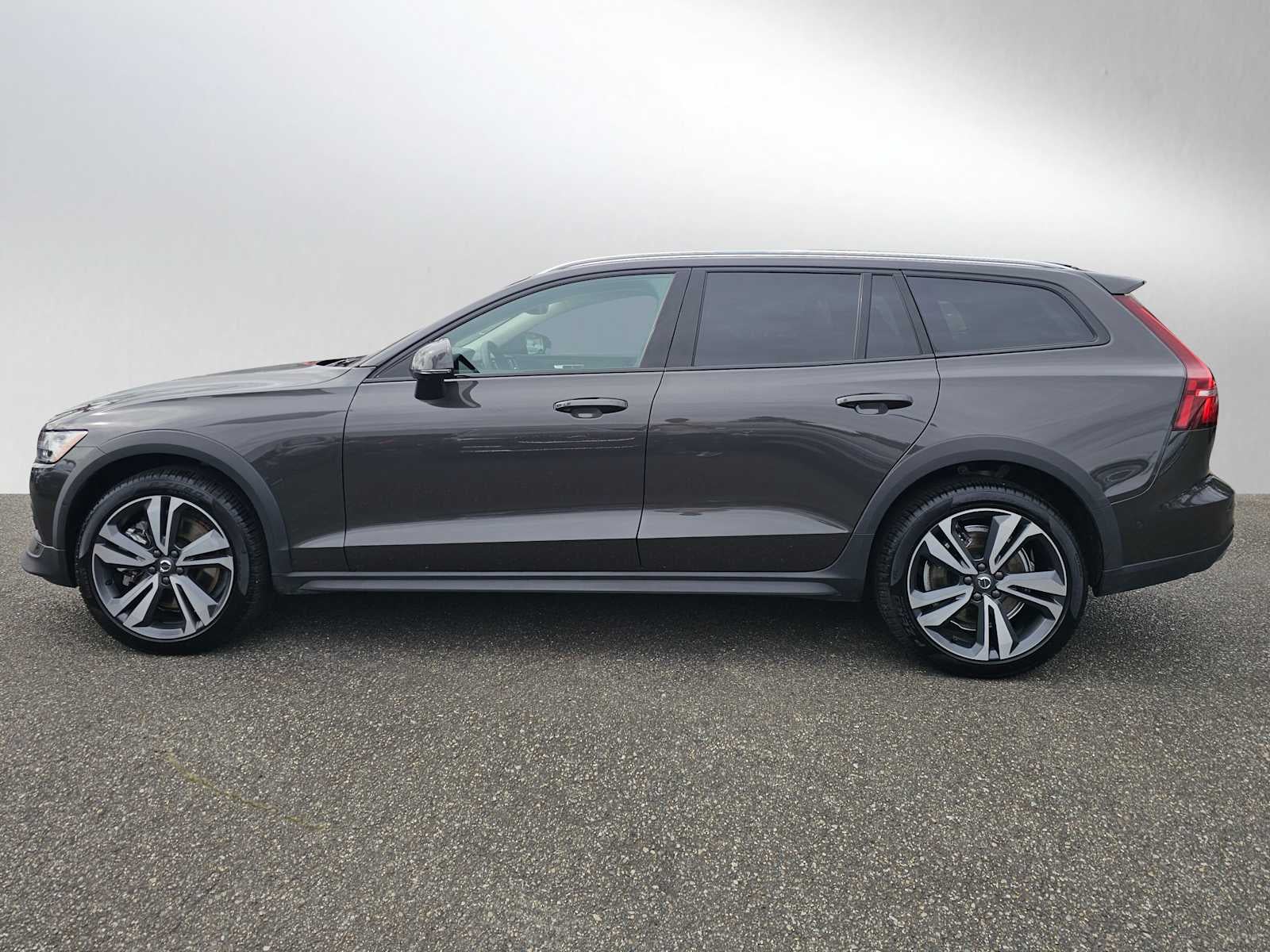 2025 Volvo V60 Cross Country Plus