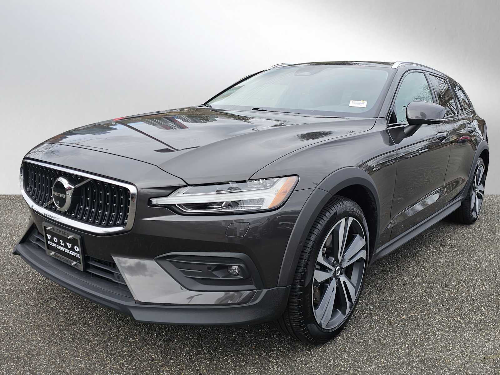 2025 Volvo V60 Cross Country Plus