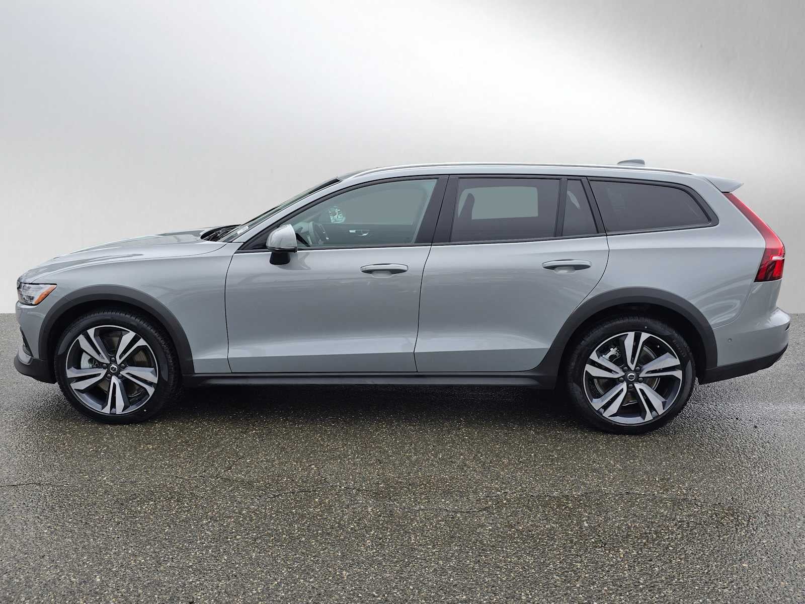 2025 Volvo V60 Cross Country Plus
