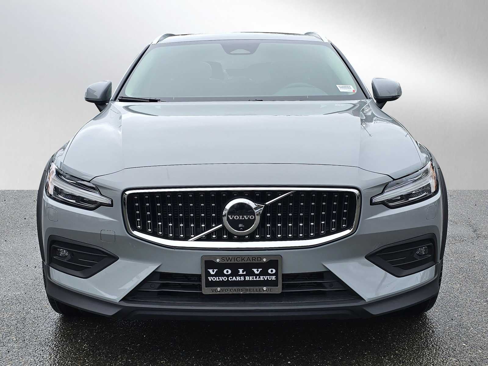 2025 Volvo V60 Cross Country Plus