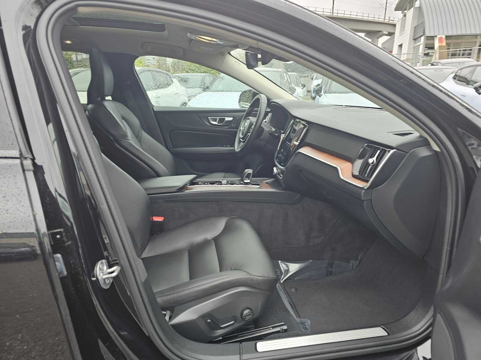 2025 Volvo V60 Cross Country Plus