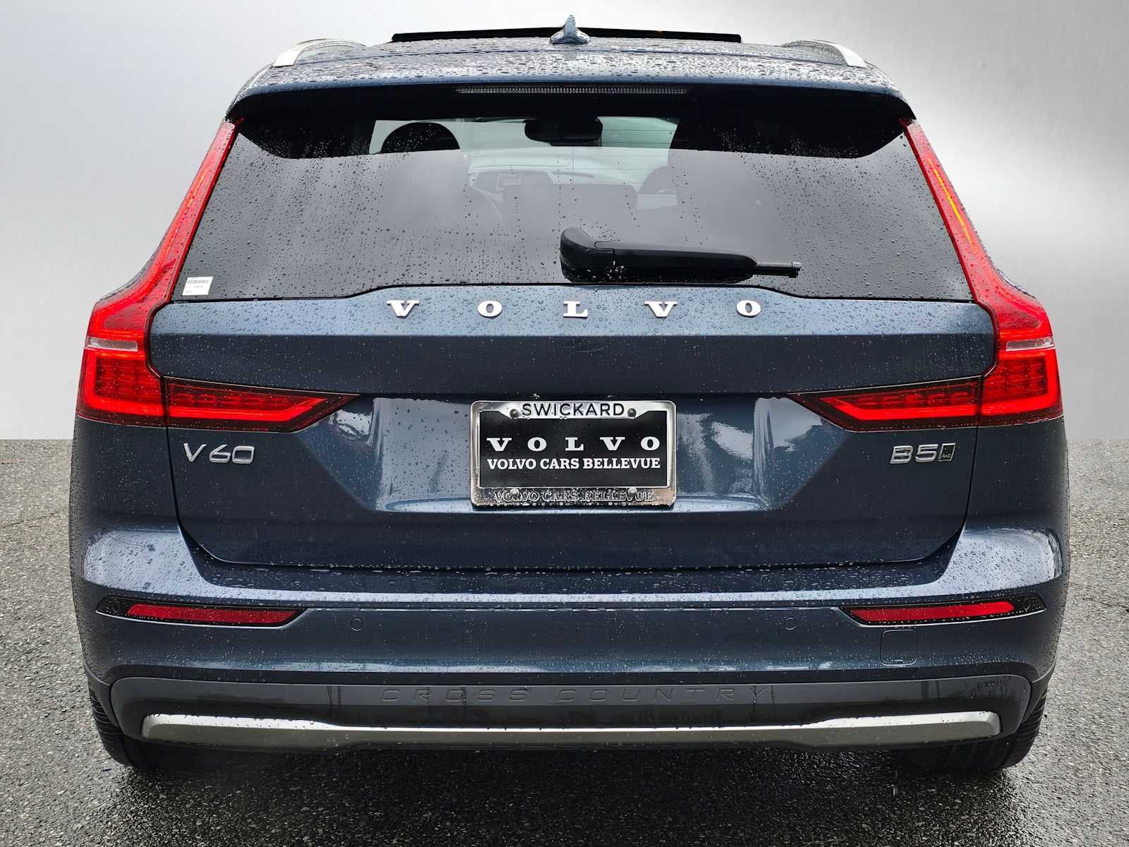 2025 Volvo V60 Cross Country Plus