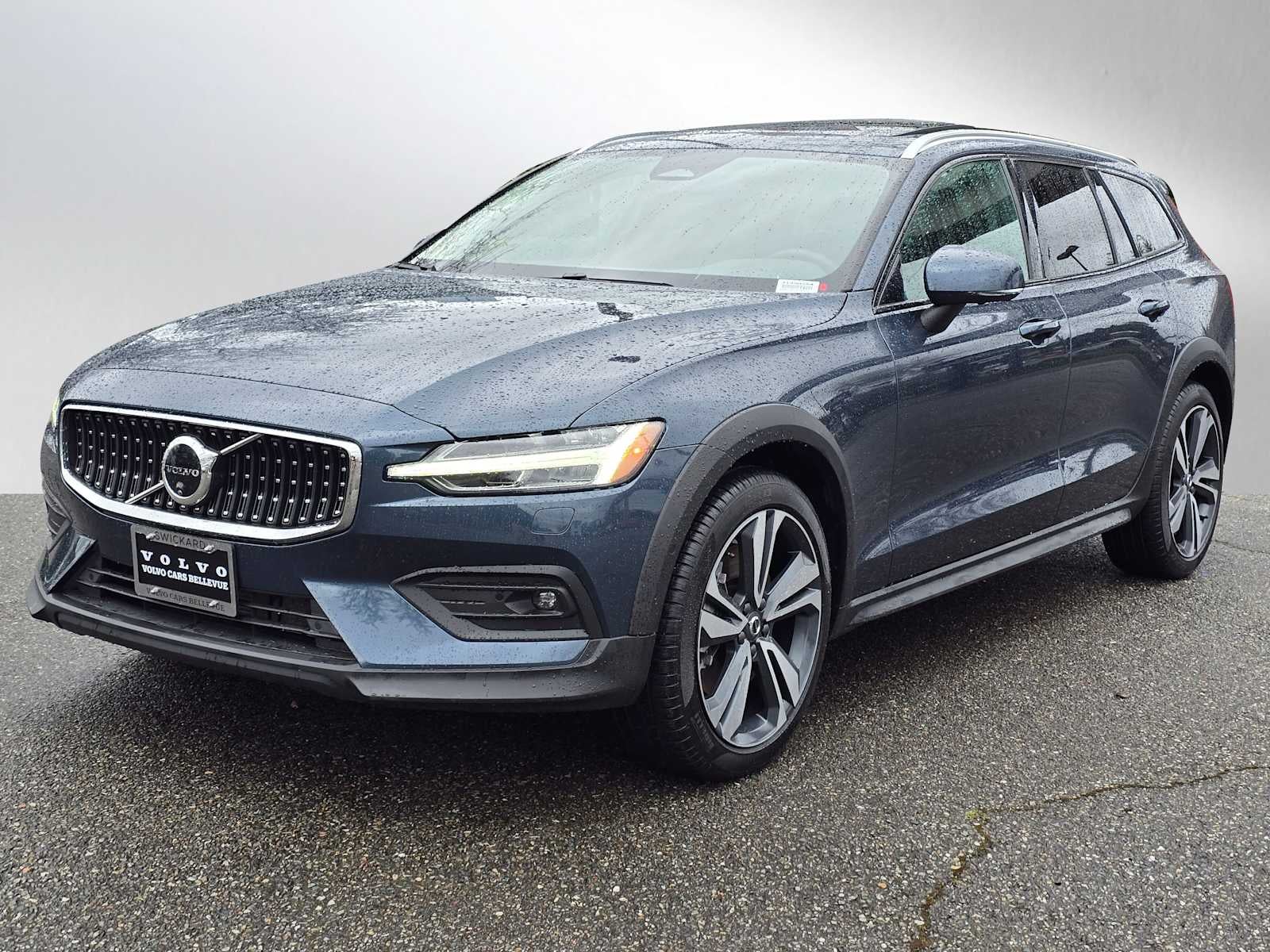 2025 Volvo V60 Cross Country Plus