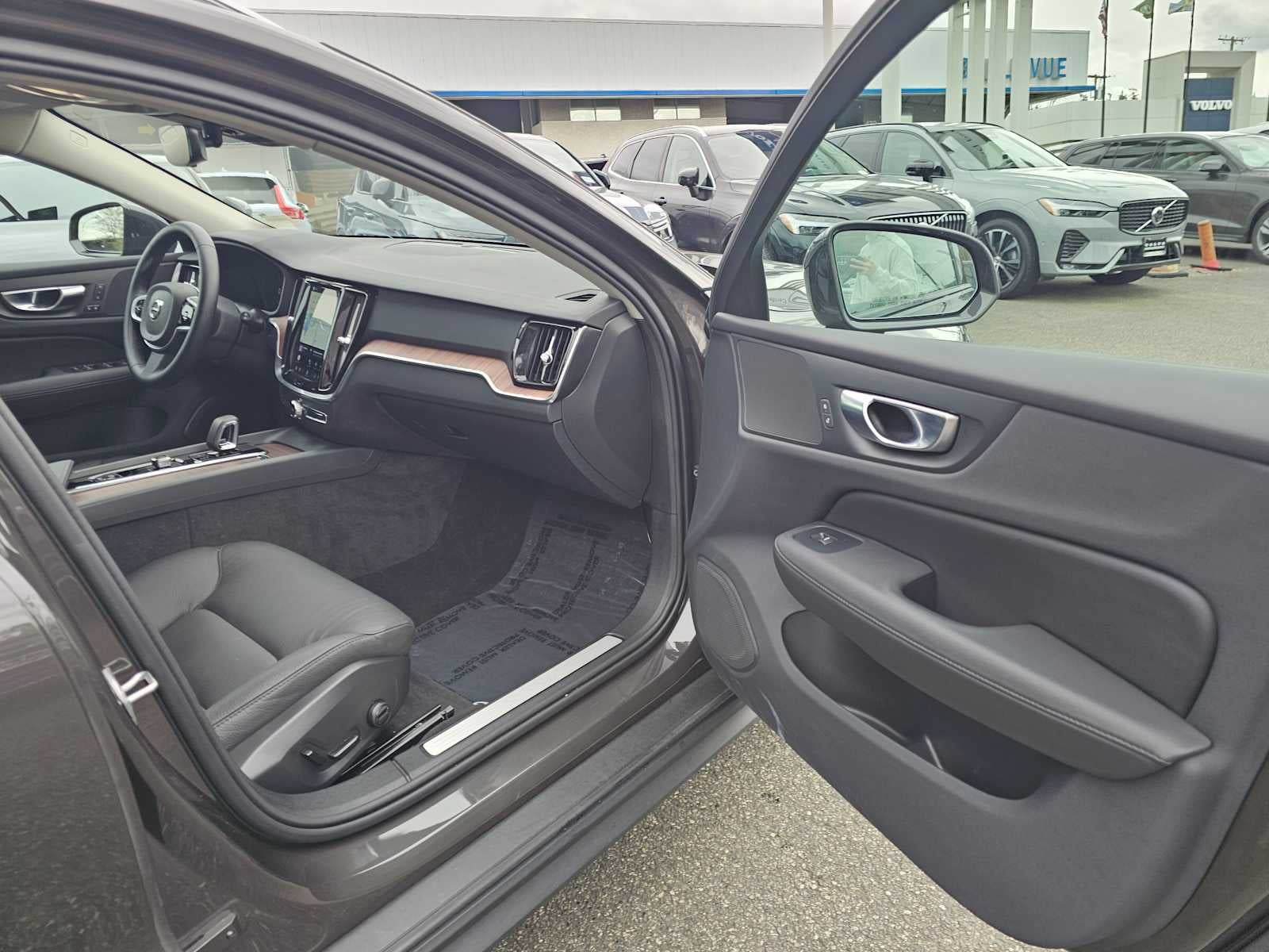 2025 Volvo V60 Cross Country Plus