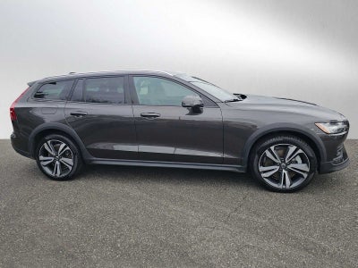 2025 Volvo V60 Cross Country Plus