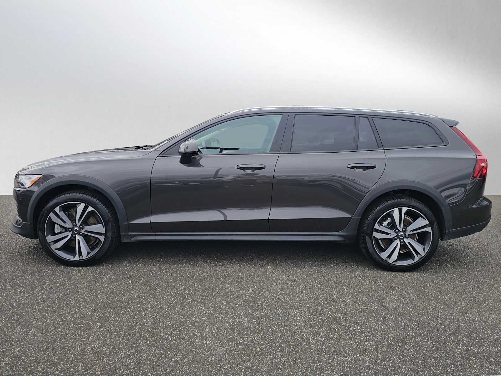 2025 Volvo V60 Cross Country Plus