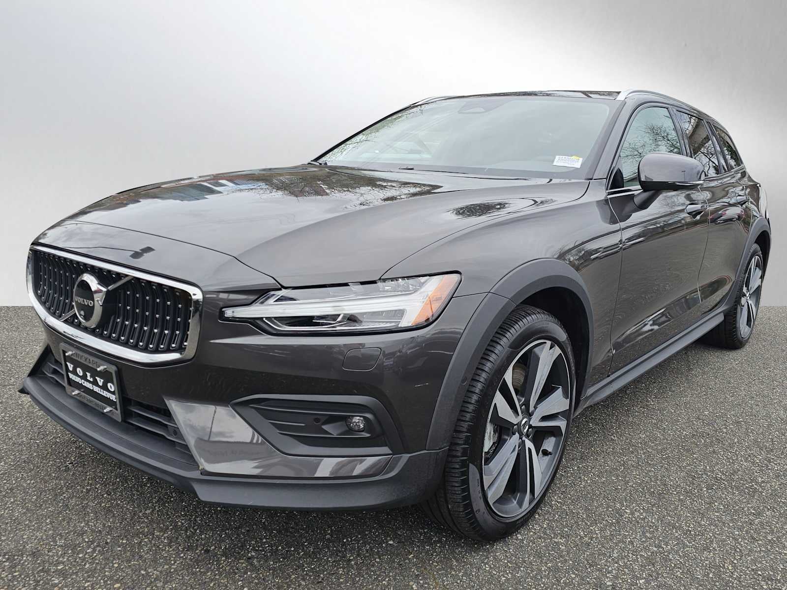 2025 Volvo V60 Cross Country Plus