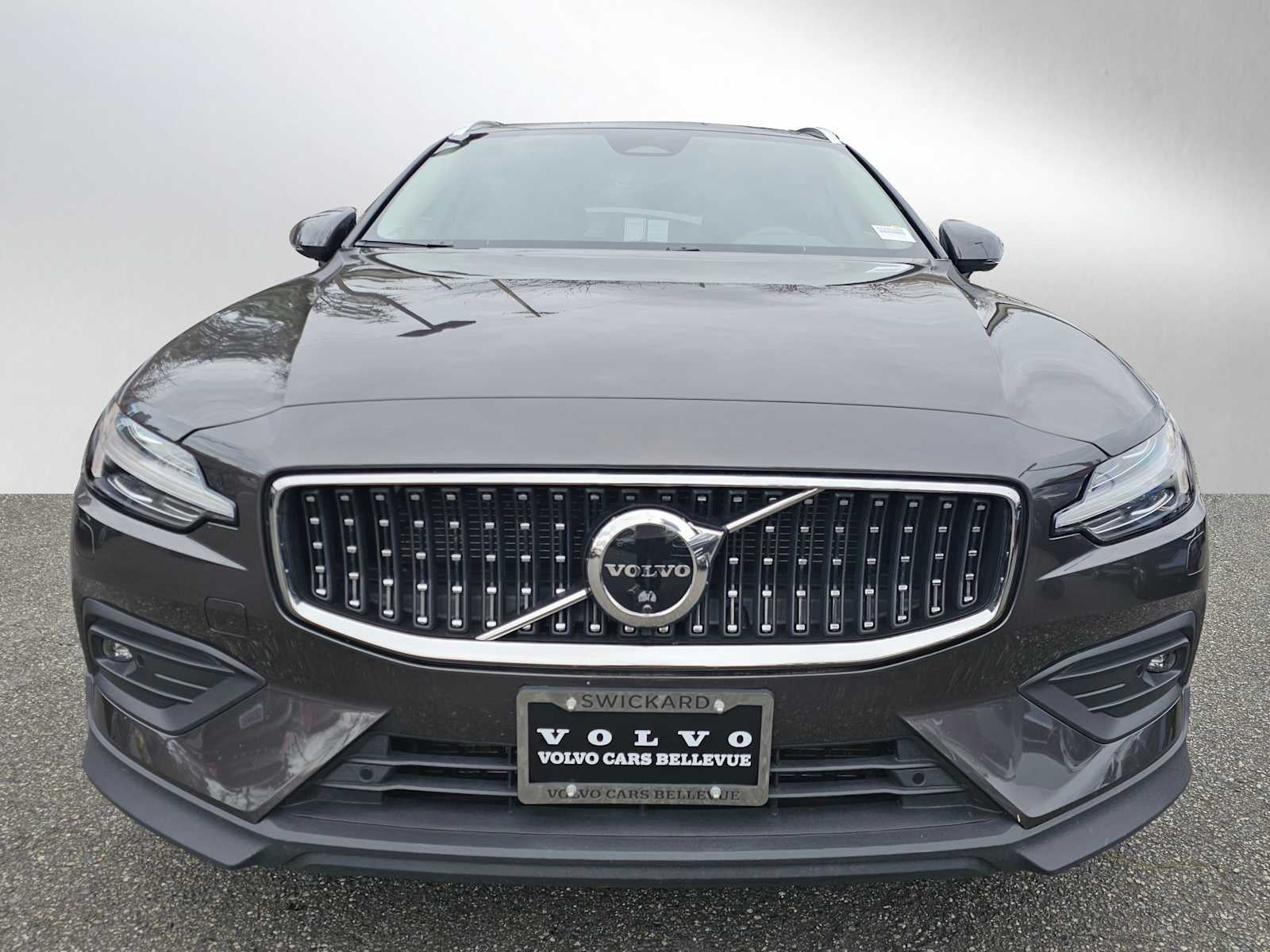 2025 Volvo V60 Cross Country Plus