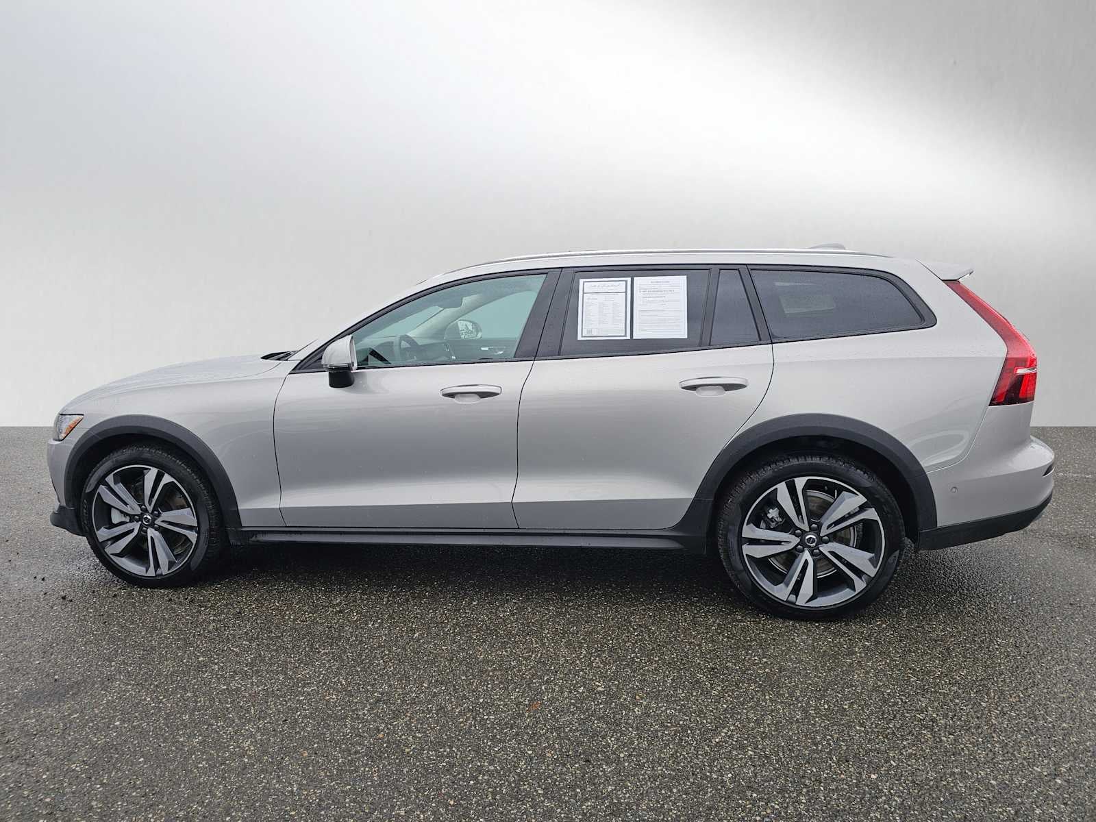 2025 Volvo V60 Cross Country Plus