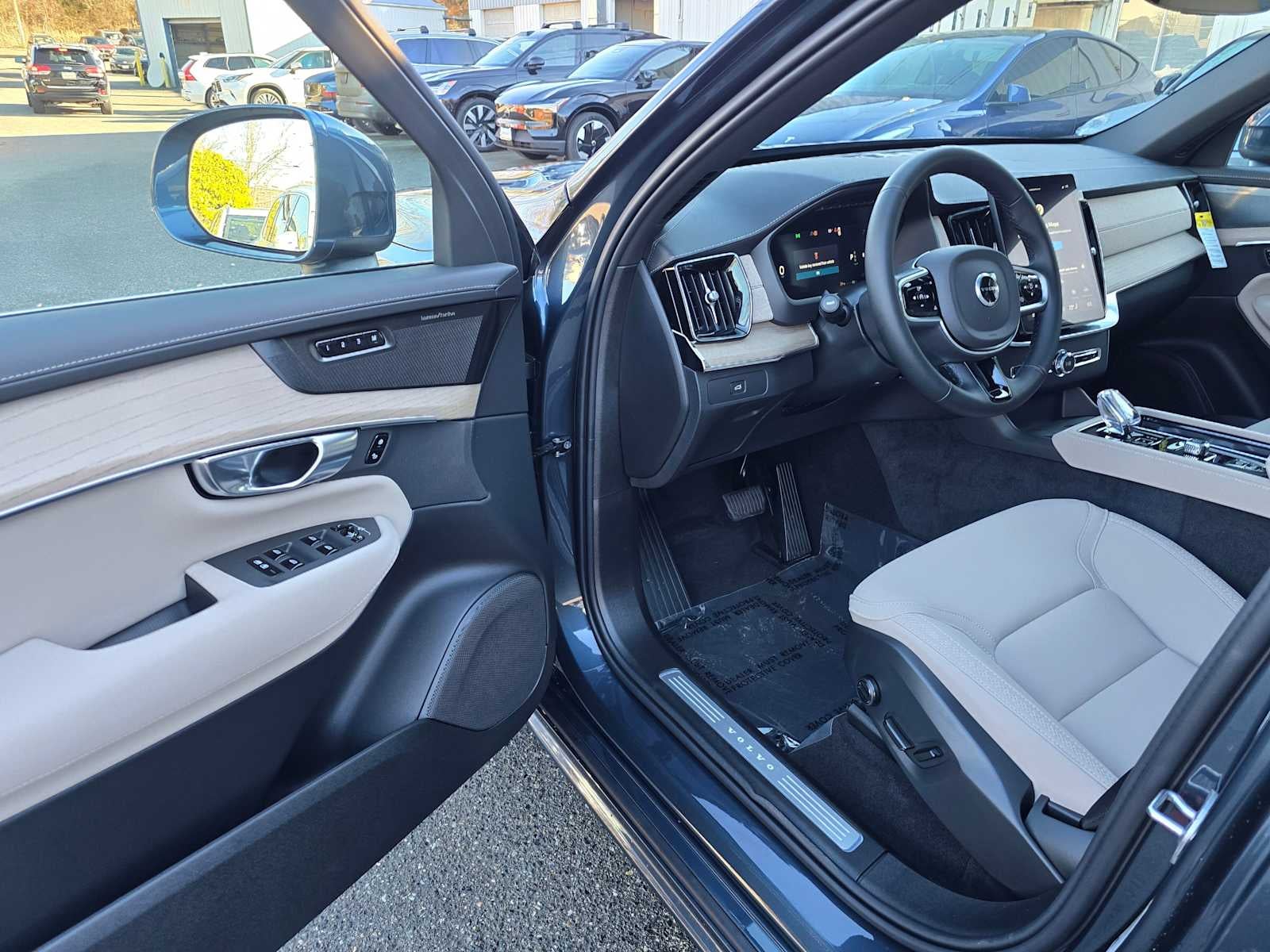 2026 Volvo XC90 Plus