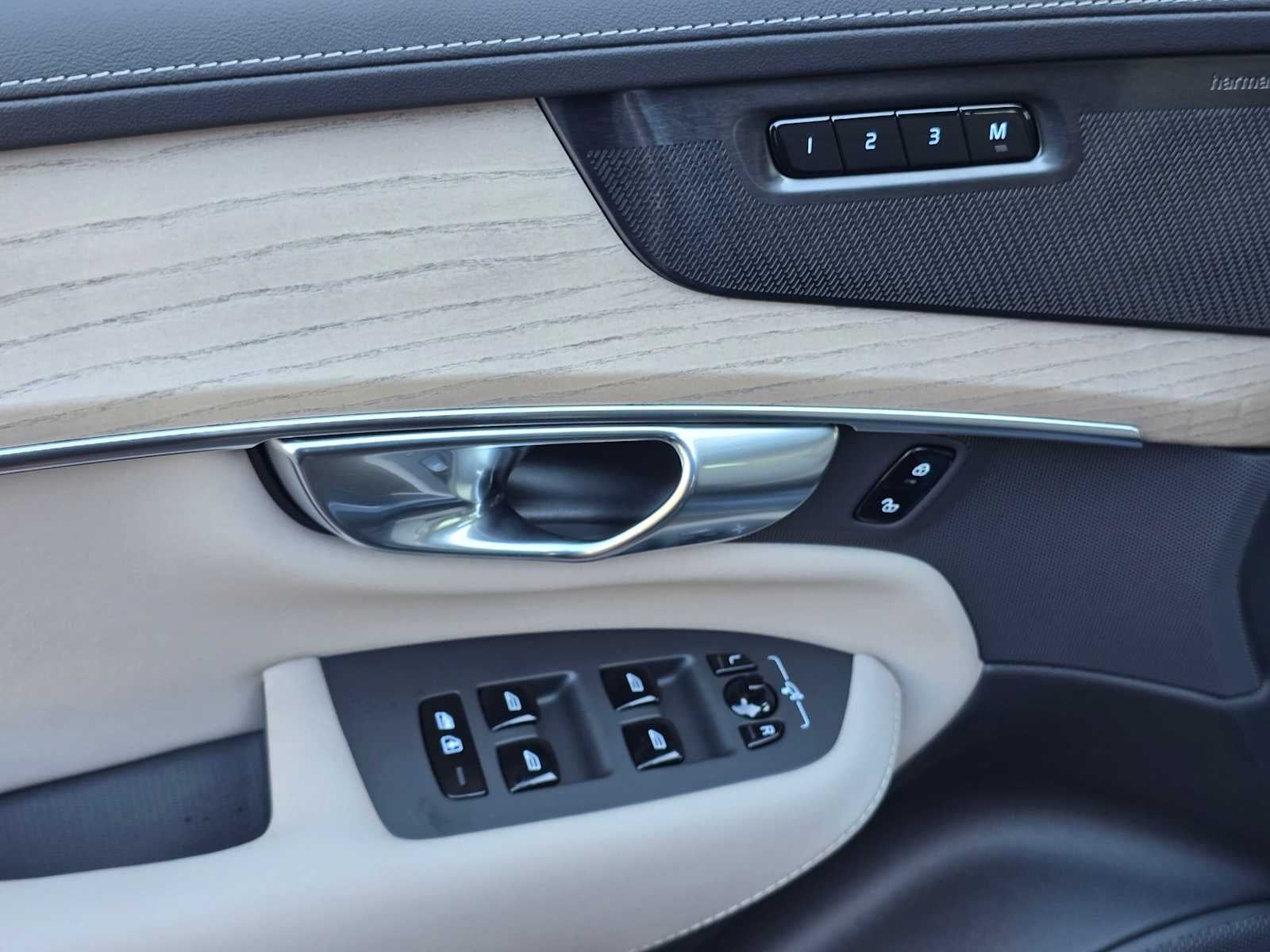 2026 Volvo XC90 Plus