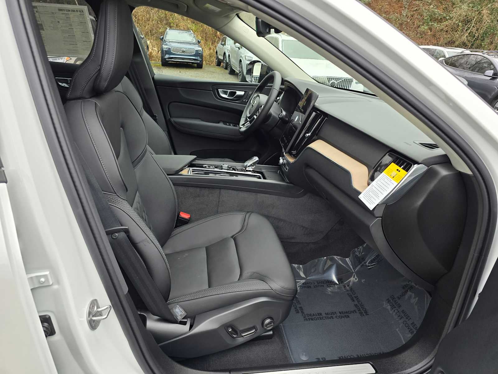 2026 Volvo XC60 Plus