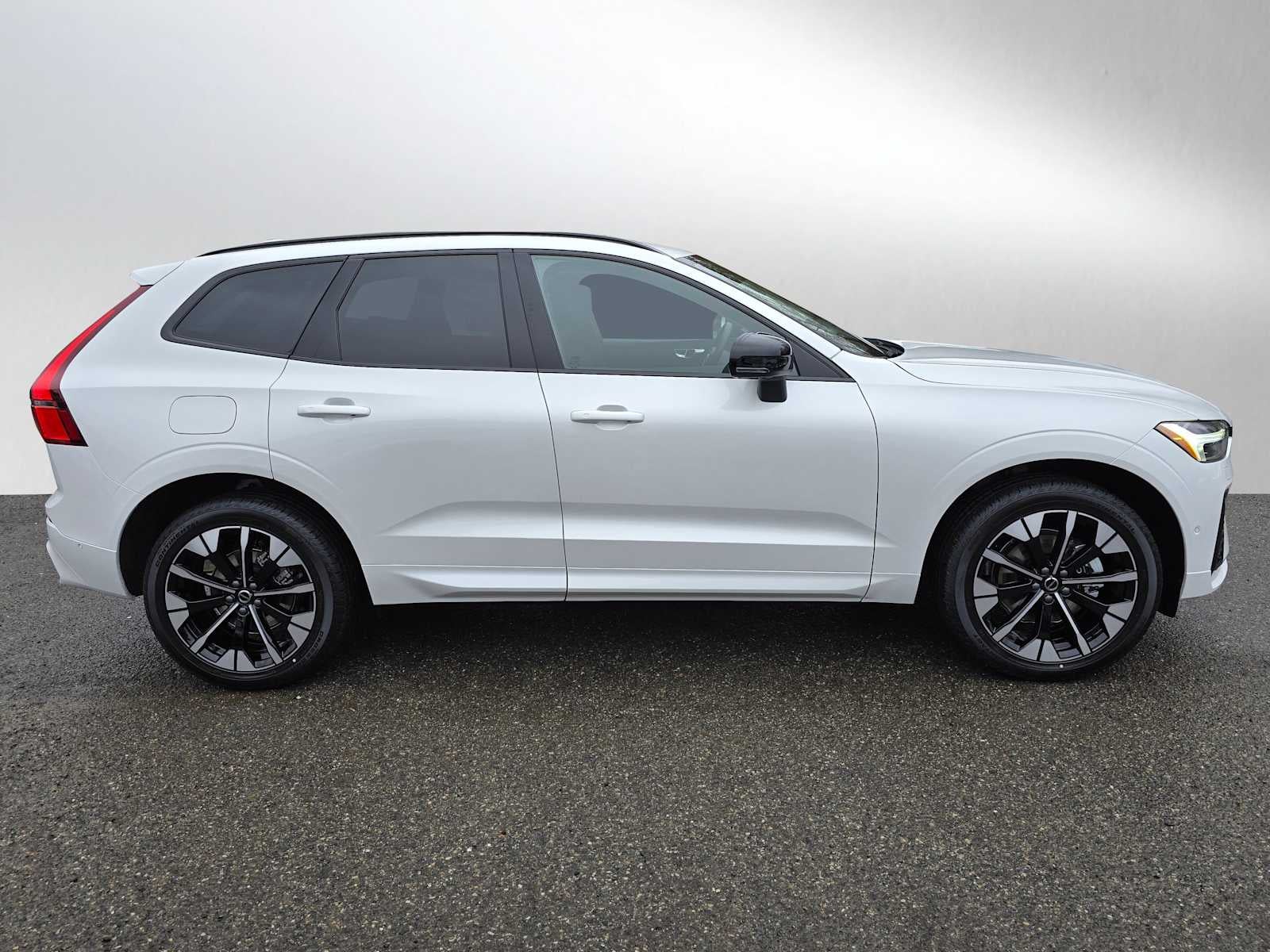 2026 Volvo XC60 Plus