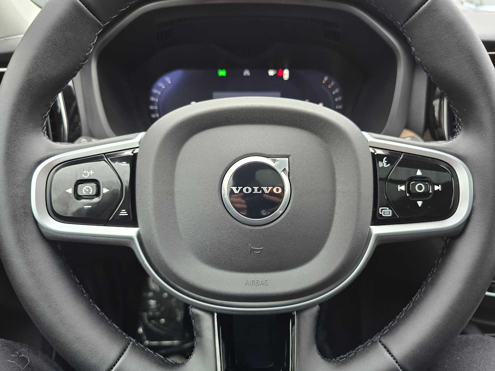 2026 Volvo XC60 Plus