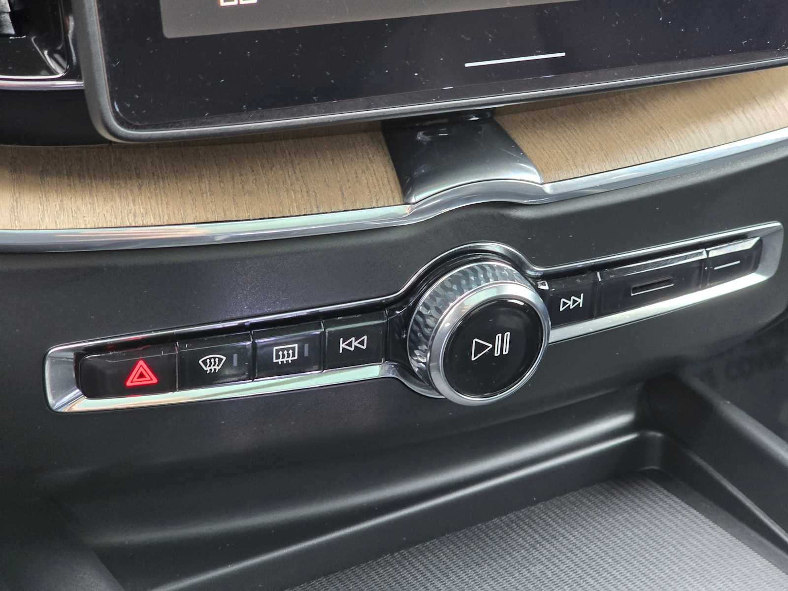 2026 Volvo XC60 Plus