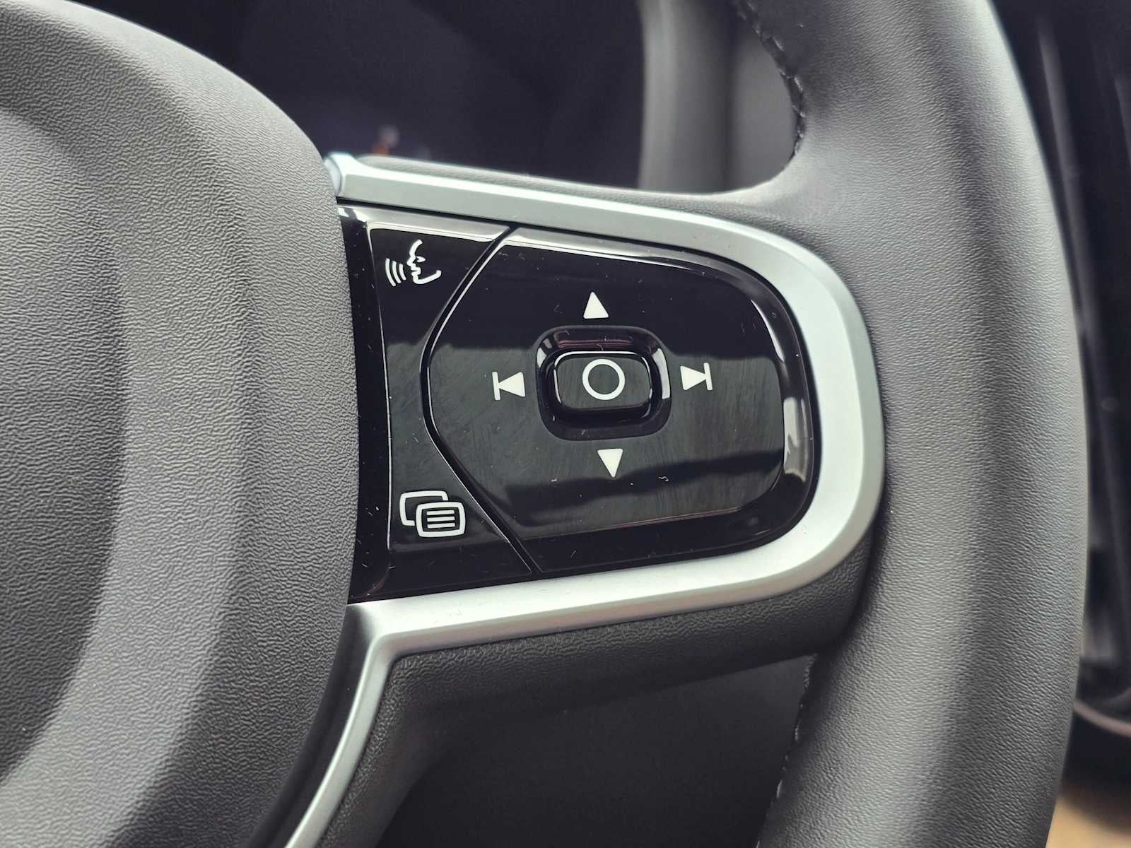 2026 Volvo XC60 Plus