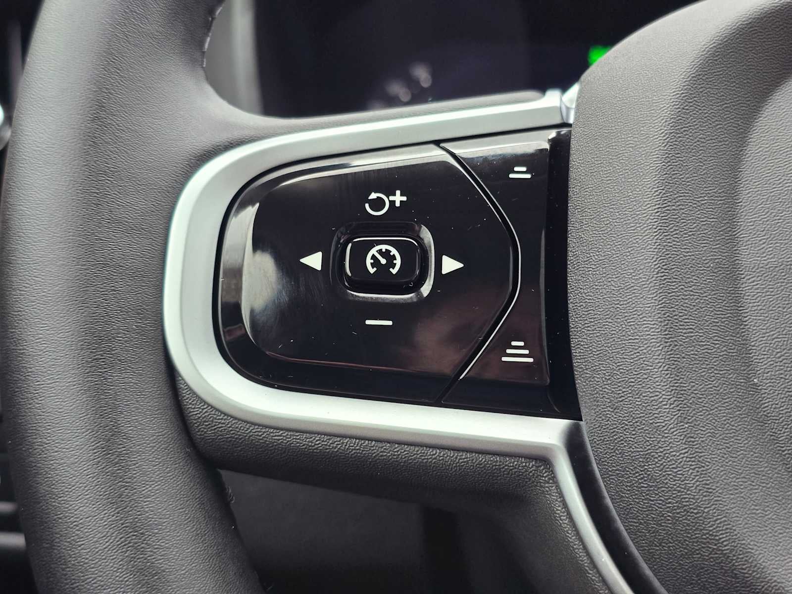 2026 Volvo XC60 Plus