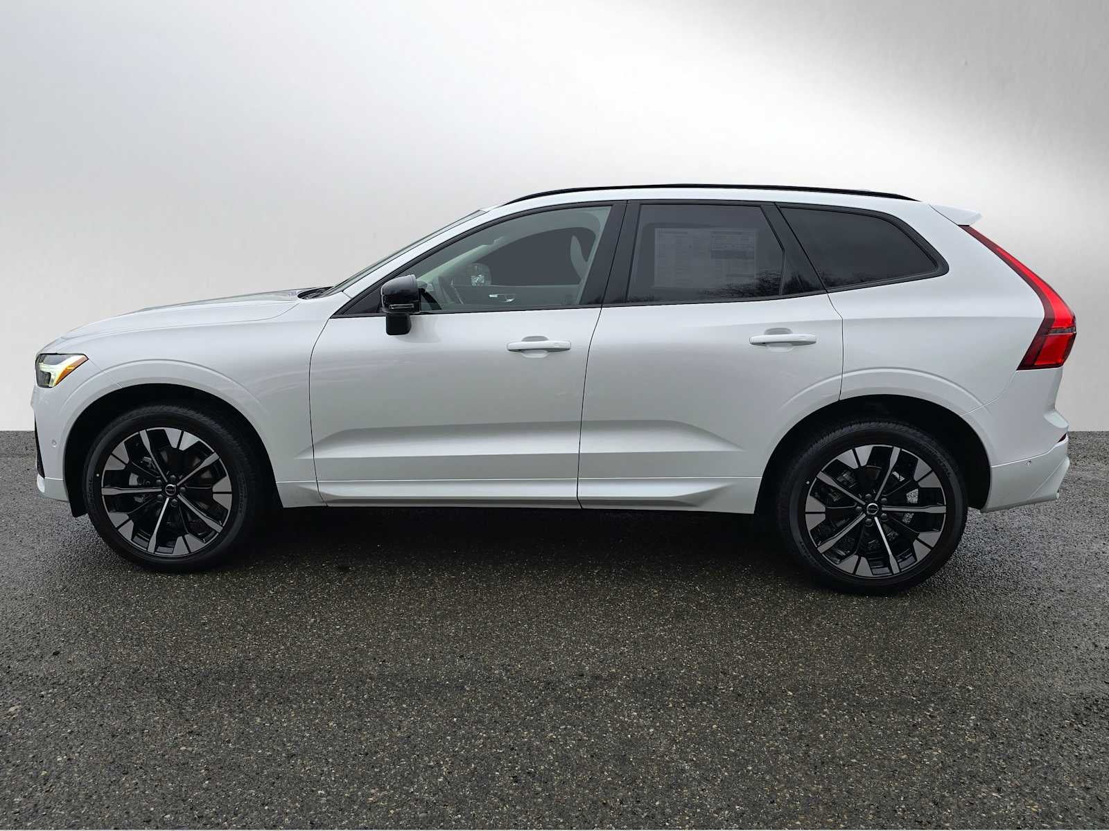 2026 Volvo XC60 Plus
