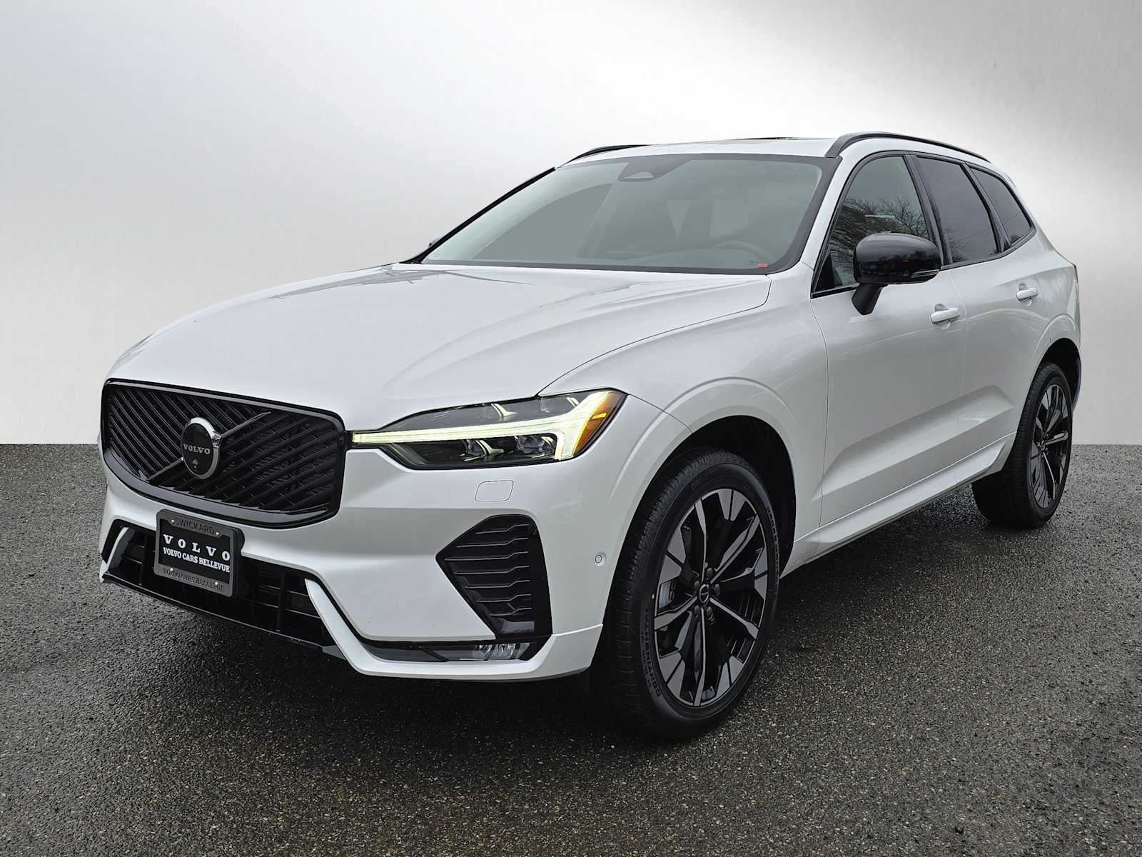 2026 Volvo XC60 Plus