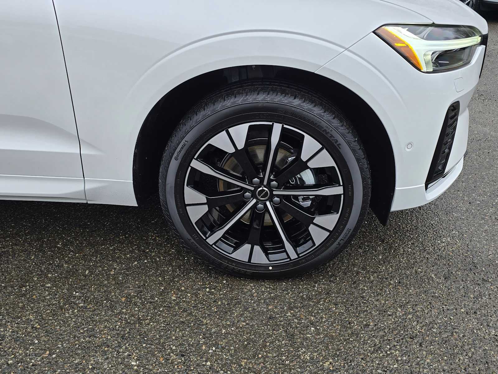 2026 Volvo XC60 Plus