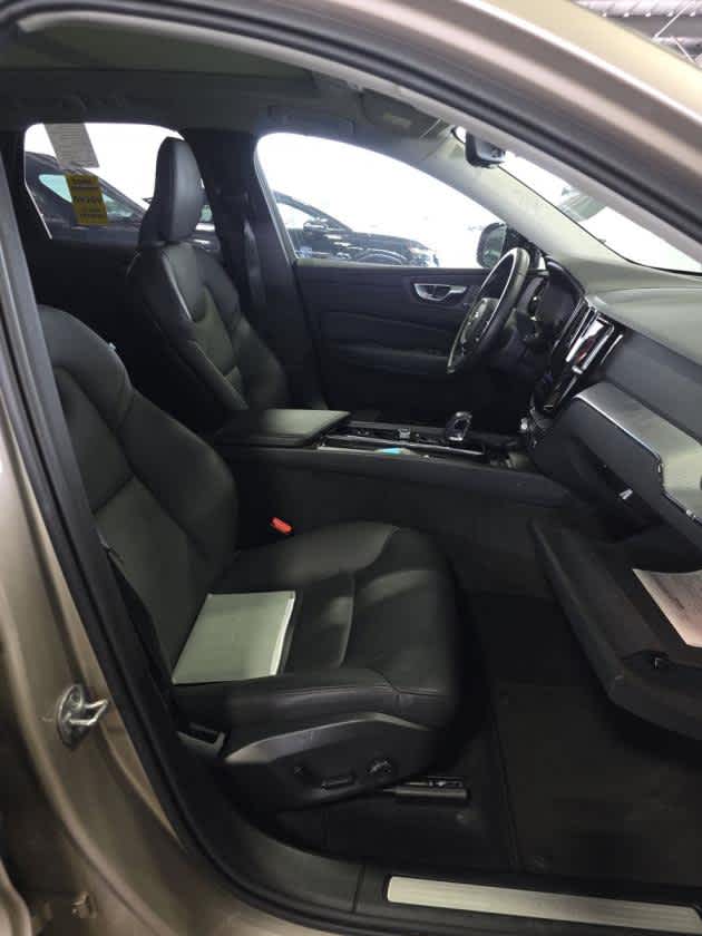 2025 Volvo XC60 Plus