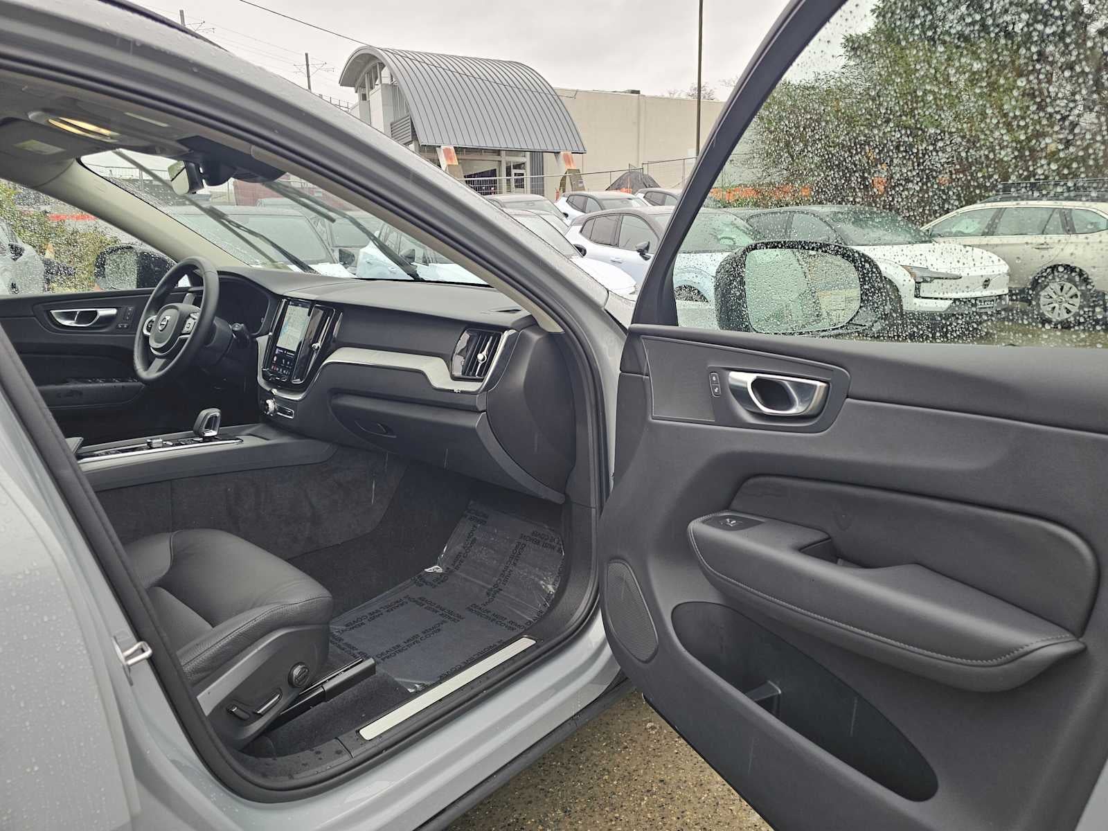 2025 Volvo XC60 Plus