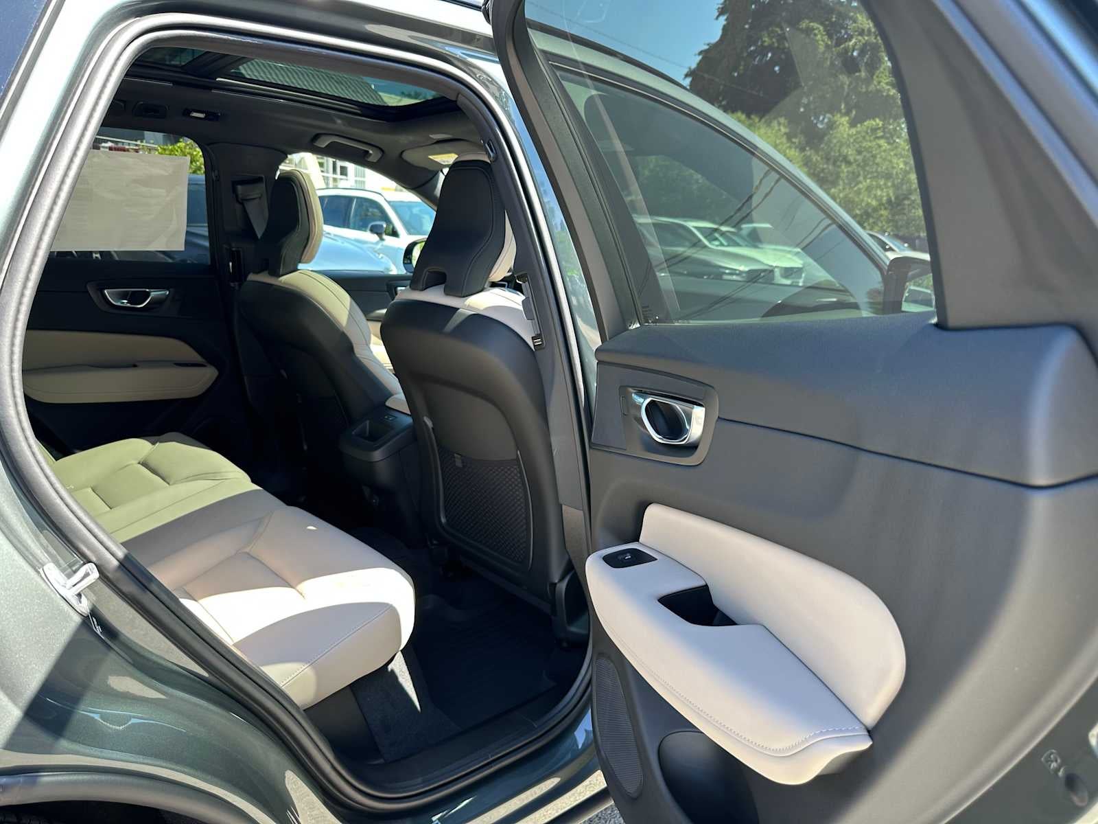 2026 Volvo XC60 Plus