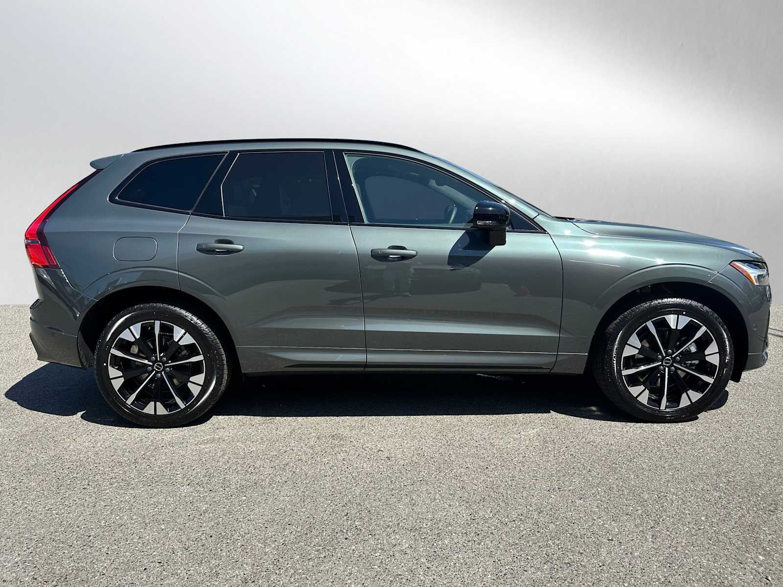 2026 Volvo XC60 Plus