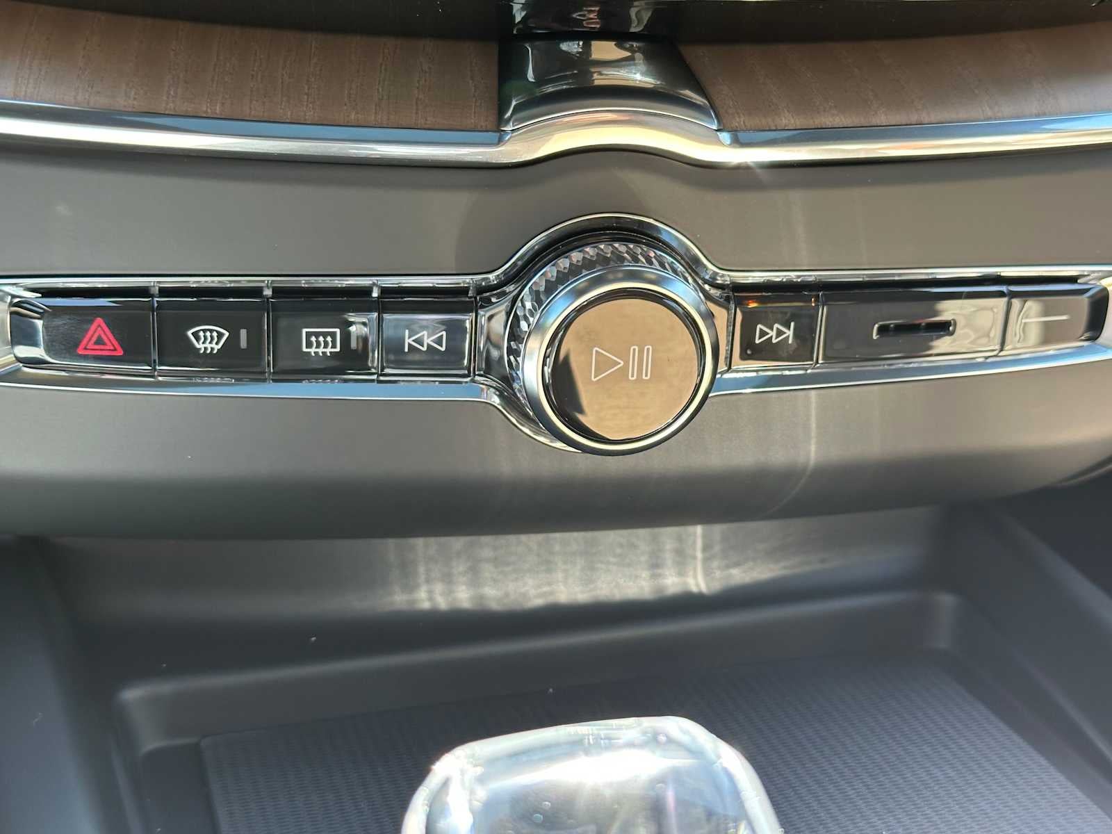 2026 Volvo XC60 Plus
