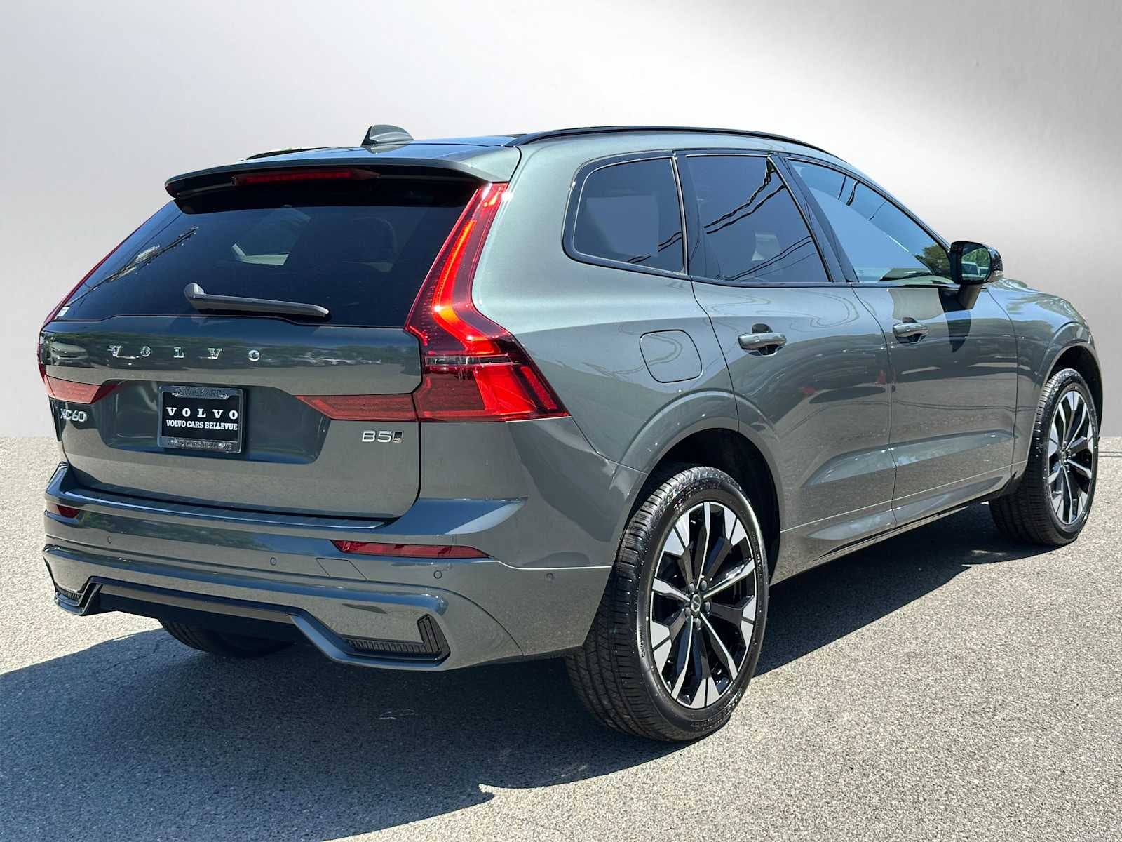 2026 Volvo XC60 Plus